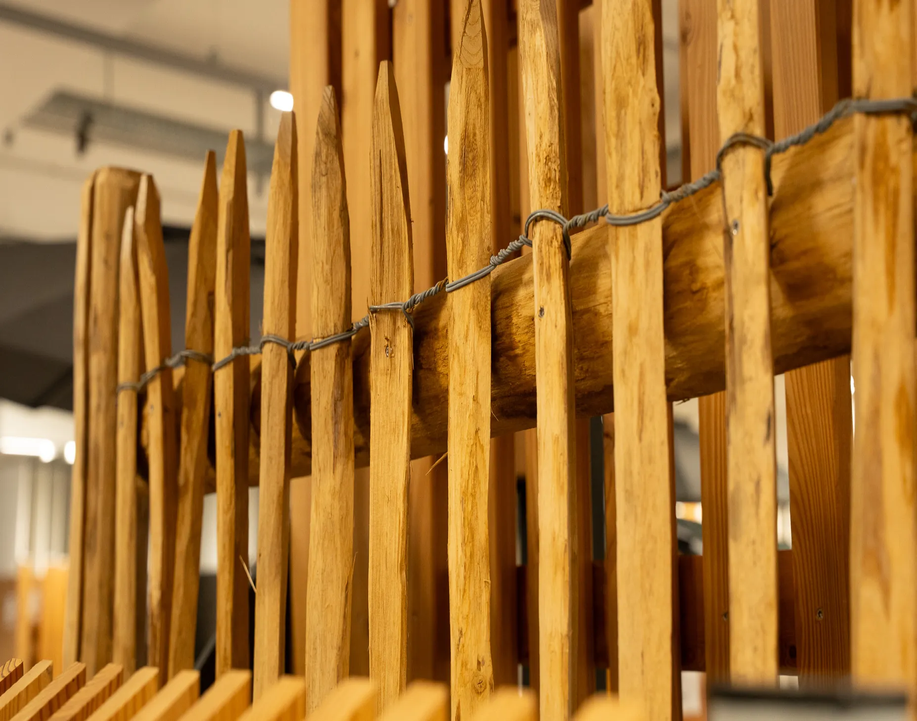 \\192.168.40.8\ShopImport\Bilder Shop\11 - Holz im Garten\Z&auml;une\110500800962_Staketen_Akazie_120cm_H&ouml;he_10m_L&auml;nge_auf_Drahtgeflecht\110500800962_Staketen_Akazie_120cm_H&ouml;he_10m_L&auml;nge_auf_Drahtgeflecht.jpg